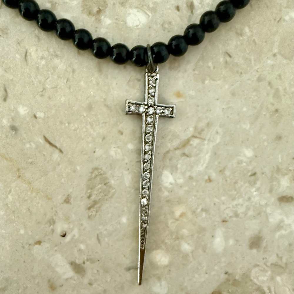Onyx Small beaded necklace with silver rhinestone cross